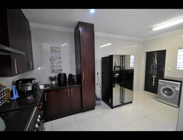 3 BEDROOM HOUSE FOR SALE IN THATCHFIELD